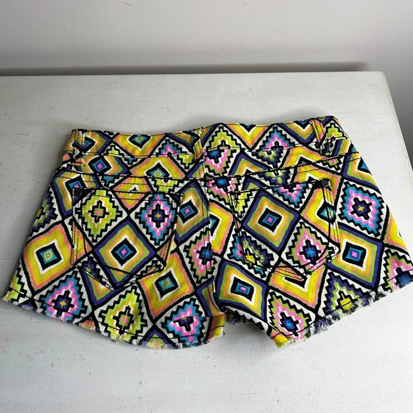 Hot Kiss Cici Low Rise Neon Geometric Print Short Shorts Women’s Size 3 - Picture 2 of 4